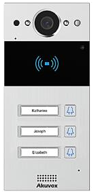 פנל IP/SIP עם שלושה לחצנים וקורא קרבה; התקנה על הקיר או בשיקוע והזנת 12V DC או PoE. — MEGA 203